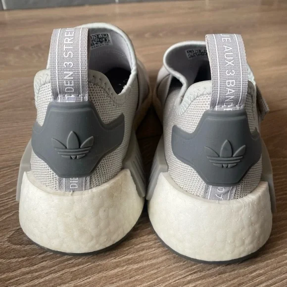 Shoes Adidas size 6.5 very light and comfortable. - Picture 2 of 4